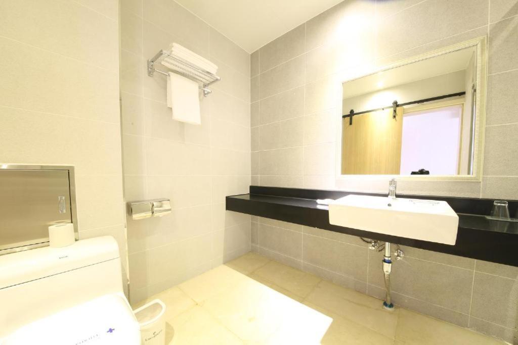 Lake 45 Hotel Naju Luaran gambar