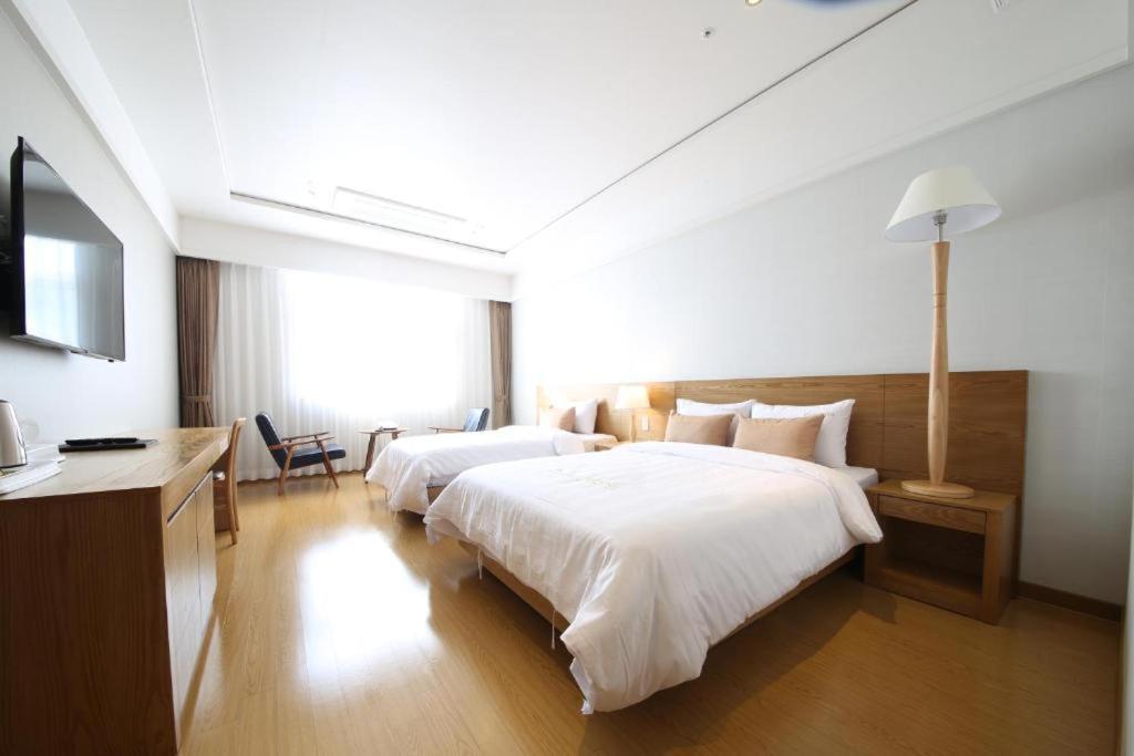 Lake 45 Hotel Naju Luaran gambar